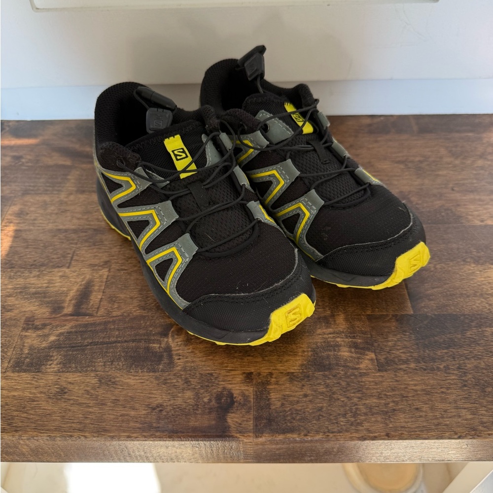 Salomon Speedcross- Kids Sneakers in Black and Yellow